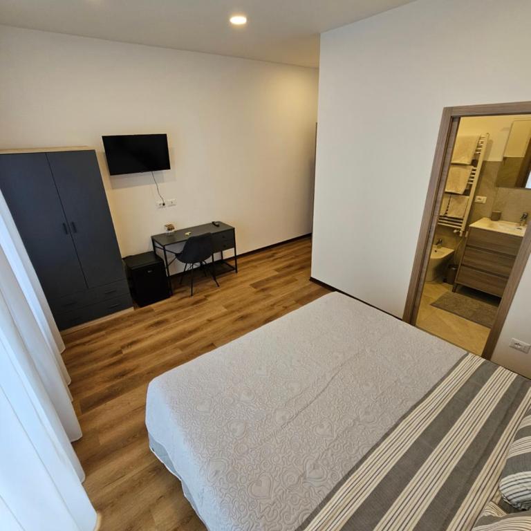 Lunis - Double Room with Private Bathroom - 2