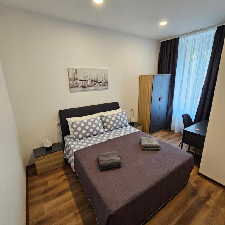 Lunis - Double Room with Private Bathroom - 1