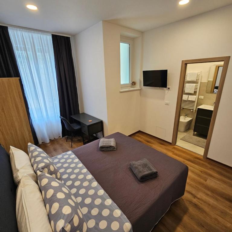 Lunis - Double Room with Private Bathroom - 2