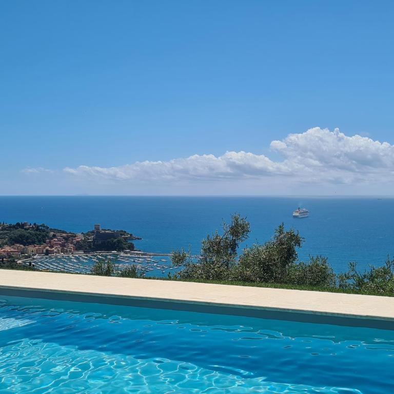 "Ulivi House" inside Le Agavi Private Park, shared Pool, Tennis, 2 AC BDR, 2BTH, parking next home and private garage in Lerici! Cooking Lesson and Wine Tasting - Casa con 2 Camere da Letto - 40