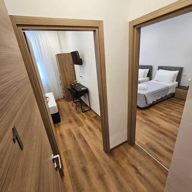 Lunis - Double Room with Private Bathroom - 4