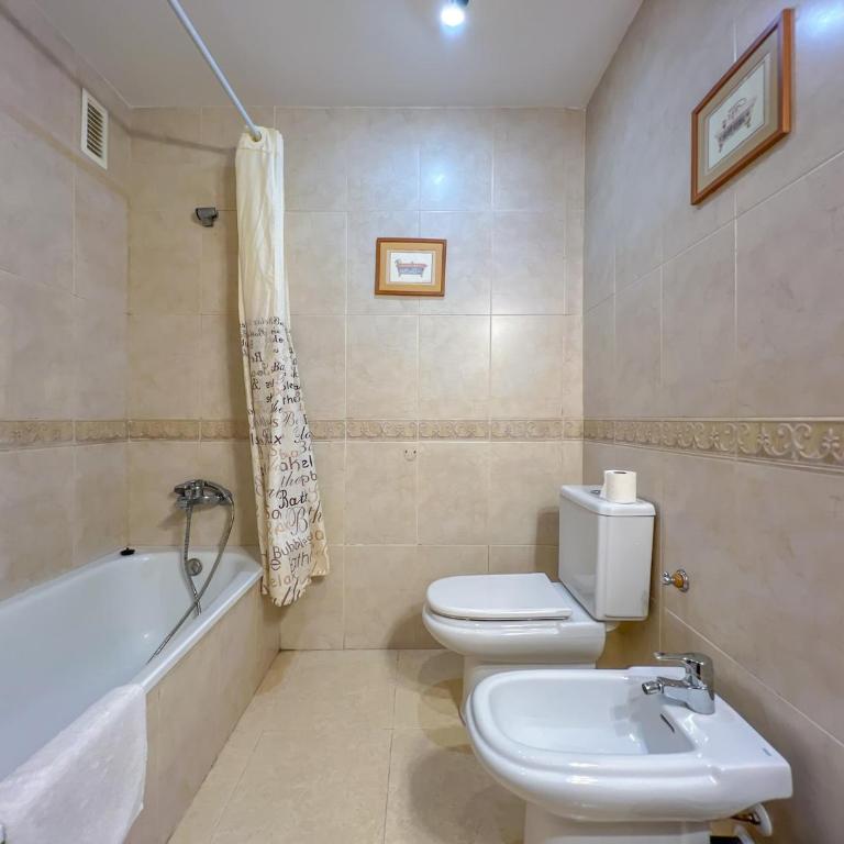 Apartment in Fenals near Beach & Saltwater Pool - Apartamento de 2 dormitorios - 20
