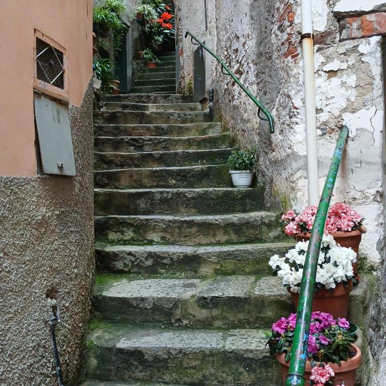 "San Giovanni Apartment" Seaview, terrace, 2 Aircondo BDR, 3rd floor, Free Garage 200 mt far, from Train platform elevator to the upper walking road, 200mt to home - Apartamento de 2 dormitorios - 39