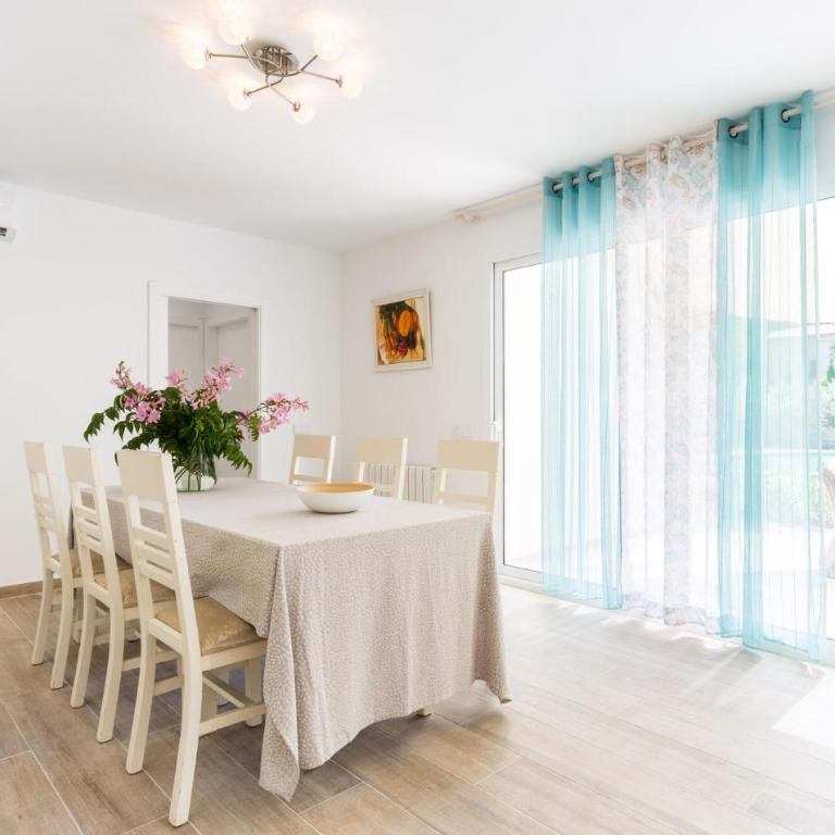 Oasis Can Picafort - Four-Bedroom Vacation Home - 10