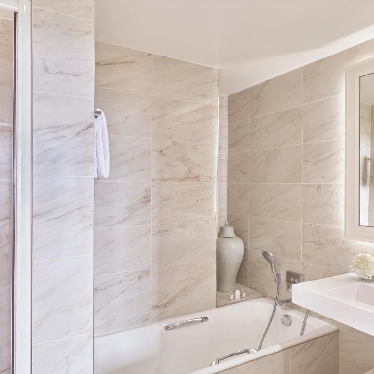 Hôtel Barrière L'Hermitage - Suite Junior - Vue sur Ville - 1