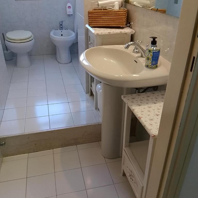 Appartamento panoramico Cagliari, I TRE GRILLI, centro - Three-Bedroom Apartment - 29