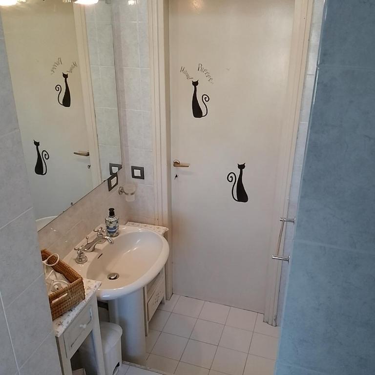 Appartamento panoramico Cagliari, I TRE GRILLI, centro - Three-Bedroom Apartment - 32