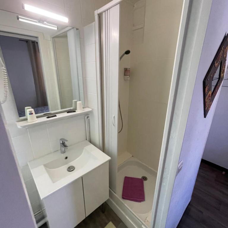Hotel Clair Logis - Chambre Familiale avec Salle de Bains - 3