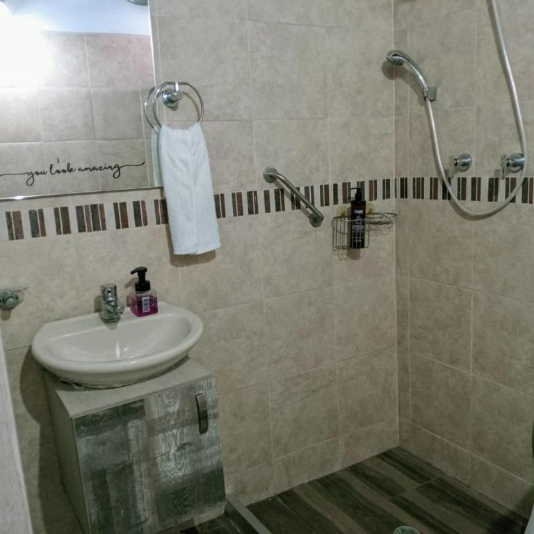 Tauro Black Suites Cerca al estadio Atanasio Girardot - Habitación Doble - 7