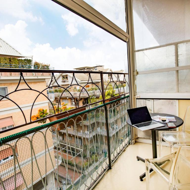 Magikrooms Luxury - Camera Matrimoniale con Balcone - 12
