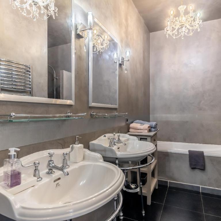 Domaine de Rhodes - 5 Chambres et 7 locations de vacances - Chambre Deluxe Double ou Lits Jumeaux - 1
