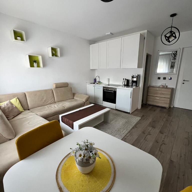 Apartmani Gandi - Two-Bedroom Apartment - 8