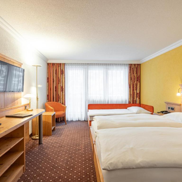Hotel Alpenroyal - Dreibettzimmer mit Balkon oder Terrasse im Erdgeschoss - 8