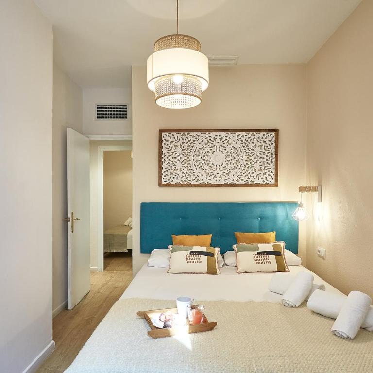 BBarcelona Clot Apartments - Three-Bedroom Apartment - 9