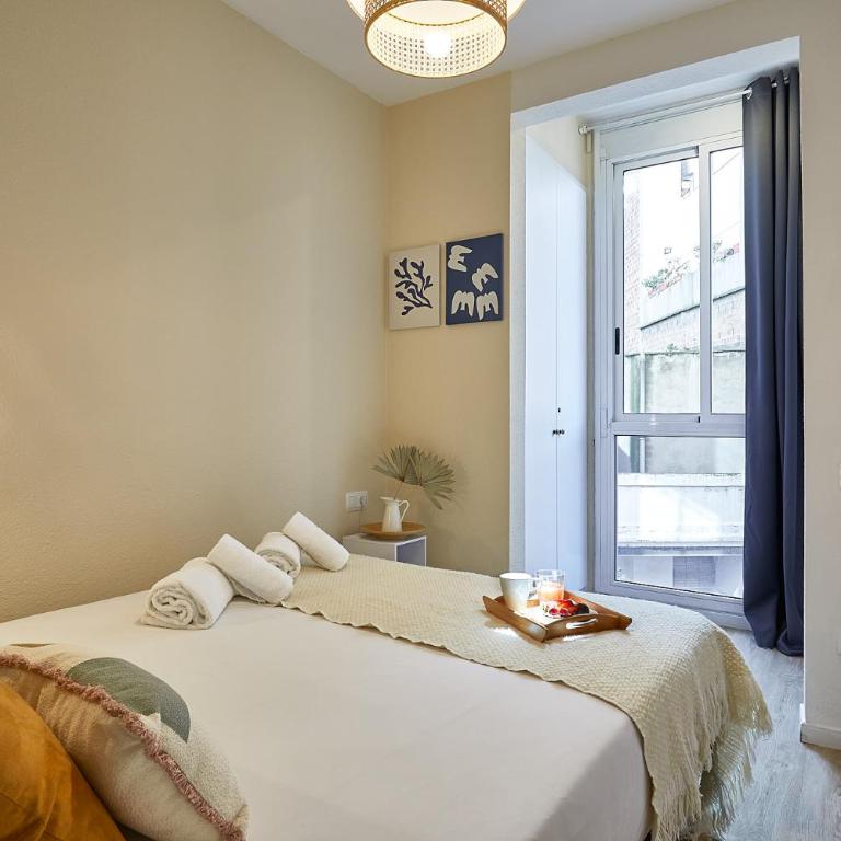 BBarcelona Clot Apartments - Three-Bedroom Apartment - 17