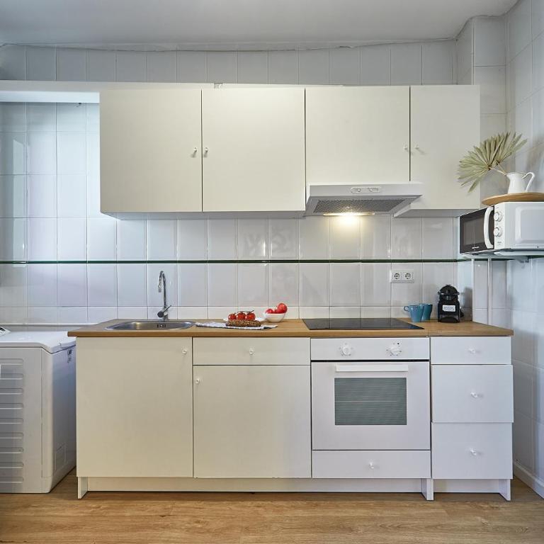 BBarcelona Clot Apartments - Three-Bedroom Apartment - 12