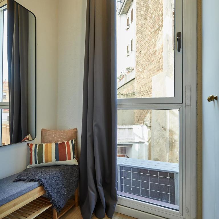 BBarcelona Clot Apartments - Three-Bedroom Apartment - 13