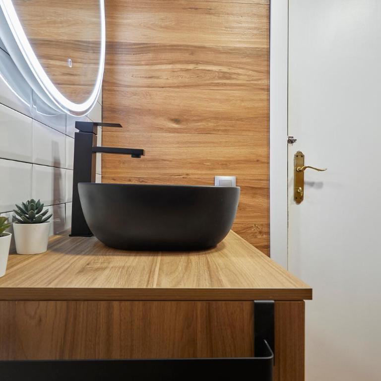 BBarcelona Clot Apartments - Three-Bedroom Apartment - 1