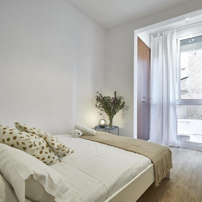 BBarcelona Clot Apartments - Three-Bedroom Apartment - 22
