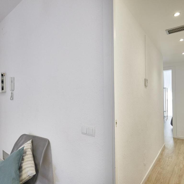 BBarcelona Clot Apartments - Three-Bedroom Apartment - 21