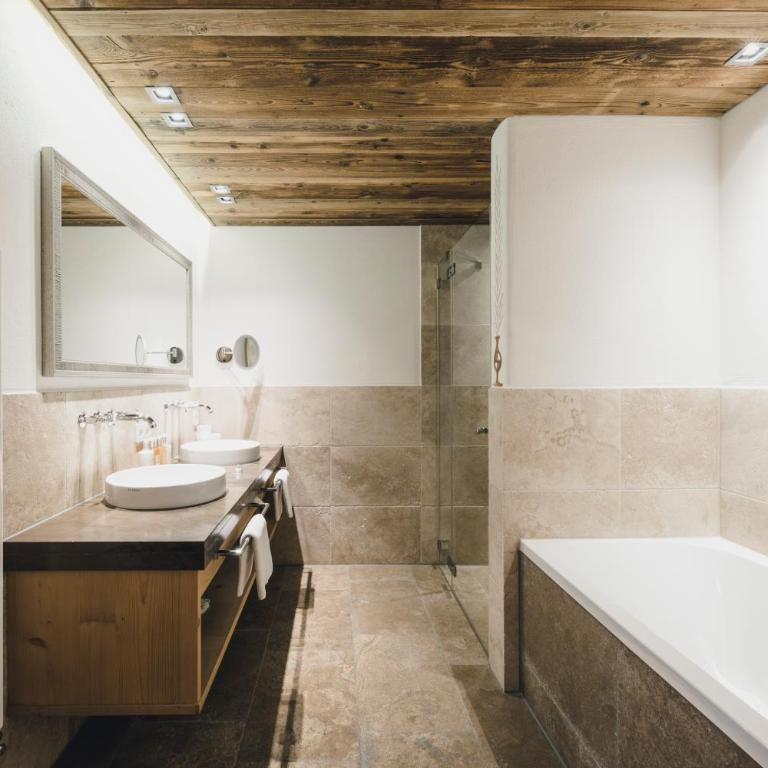 Himmlhof Small Luxury Boutique Hotel - Deluxe Suite mit Kamin - 6