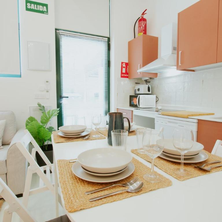 Apartment 2 City of Arts and Science Fast Wifi 2 - Two-Bedroom Apartment - 7