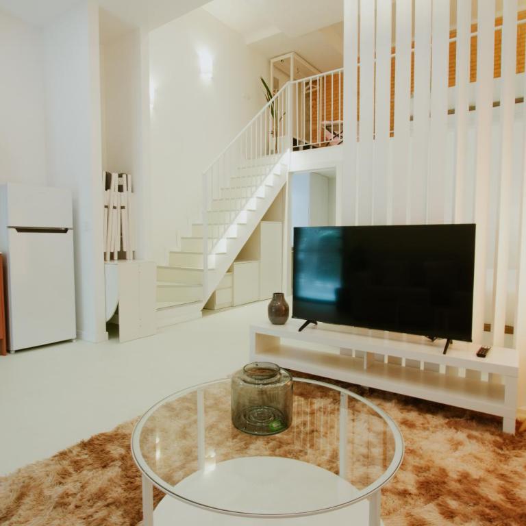 Apartment 2 City of Arts and Science Fast Wifi 2 - Two-Bedroom Apartment - 1