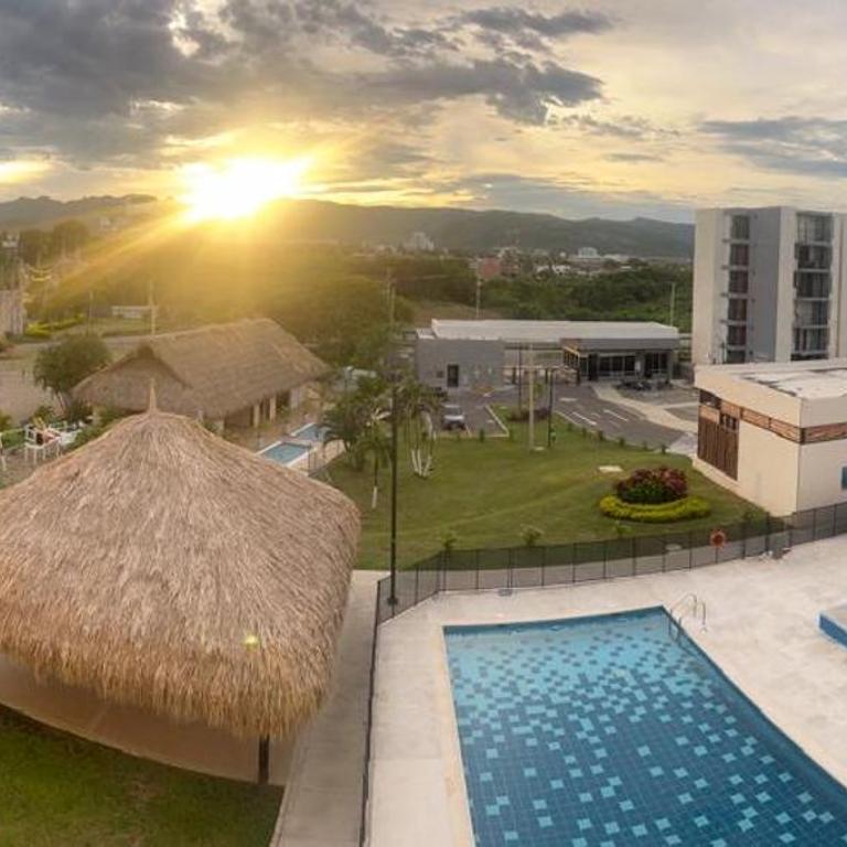 Apto hermoso y confortable - Two-Bedroom Apartment with Pool View - 1