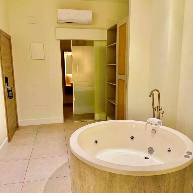 Reina Victoria Velázquez - Habitación Doble con jacuzzi - 13