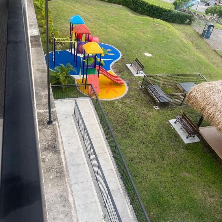 Apto hermoso y confortable - Two-Bedroom Apartment with Pool View - 3