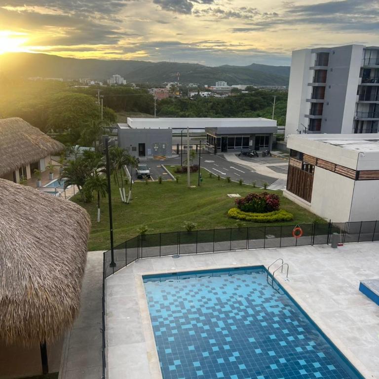Apto hermoso y confortable - Two-Bedroom Apartment with Pool View - 2