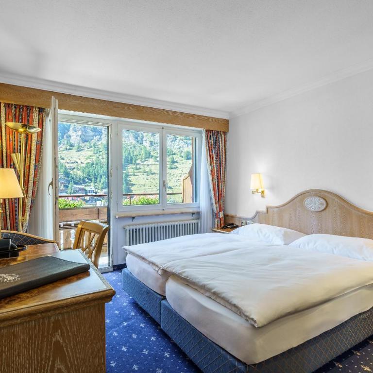 Hotel Alpenroyal - Superior Doppelzimmer mit Blick auf das Matterhorn und Balkon oder Terrasse im Erdgeschoss - 5
