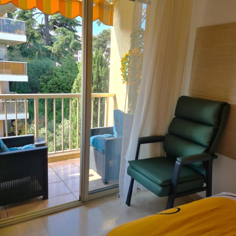 STUDIO BALCON CALME AVEC PARKING 5mn de la MER - Appartement 1 Chambre - 22
