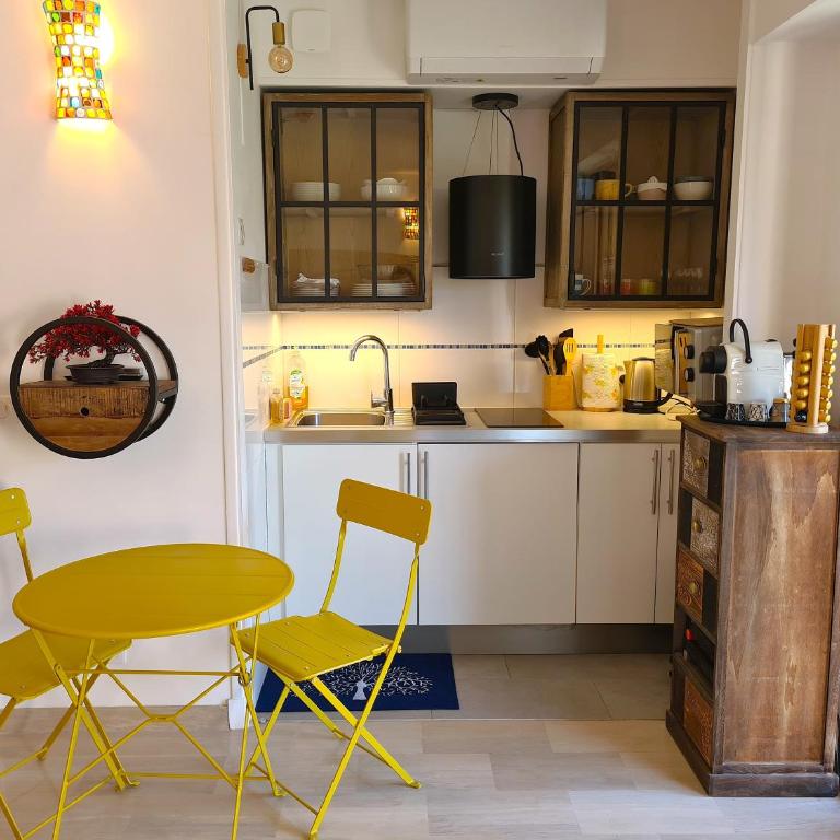 STUDIO BALCON CALME AVEC PARKING 5mn de la MER - Appartement 1 Chambre - 15
