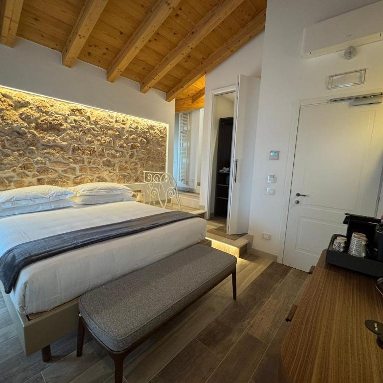 Hotel Villa Leopardi 4S - Adults only - Camera Matrimoniale Superior con Terrazza e con Vista Lago - 1