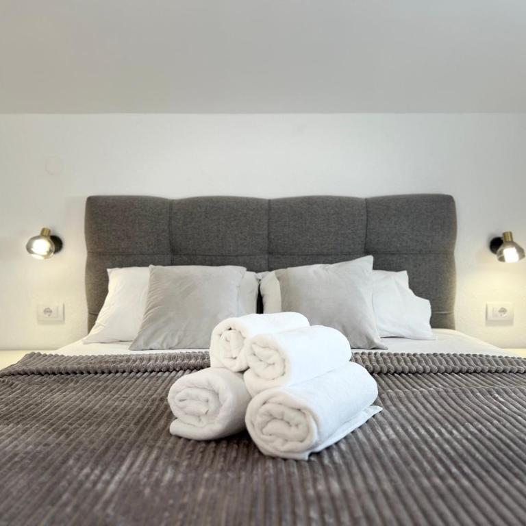 Villa Bubanja with shared pool - One-Bedroom Apartment with Balcony and Sea View - 9