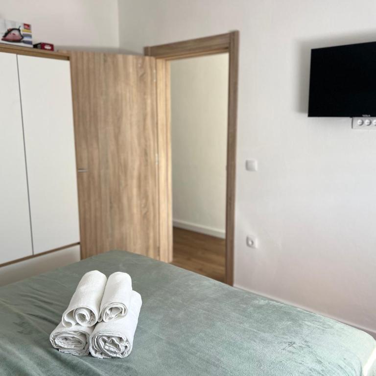 Villa Bubanja with shared pool - One-Bedroom Apartment with Balcony and Sea View - 7