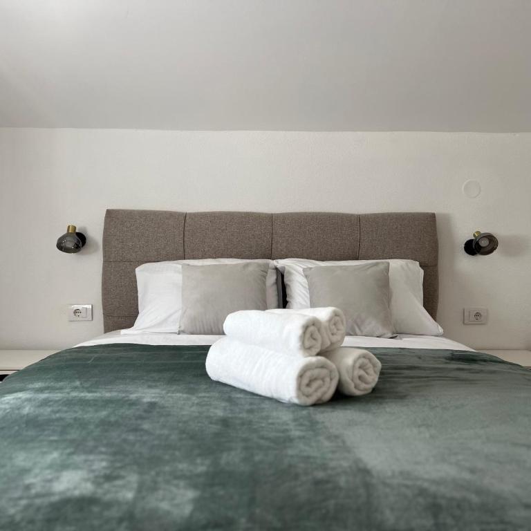Villa Bubanja with shared pool - One-Bedroom Apartment with Balcony and Sea View - 9