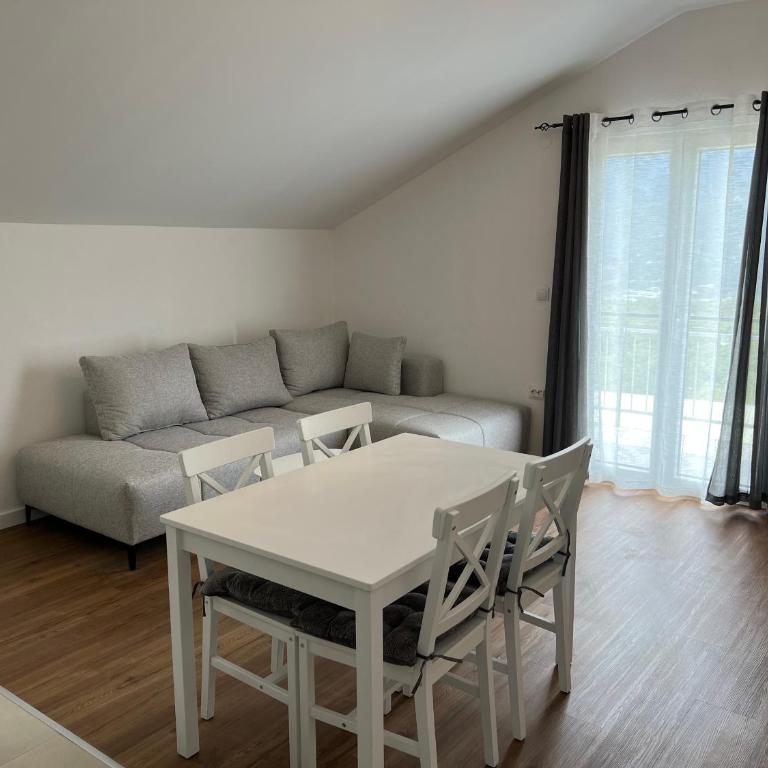 Villa Bubanja with shared pool - One-Bedroom Apartment with Balcony and Sea View - 11