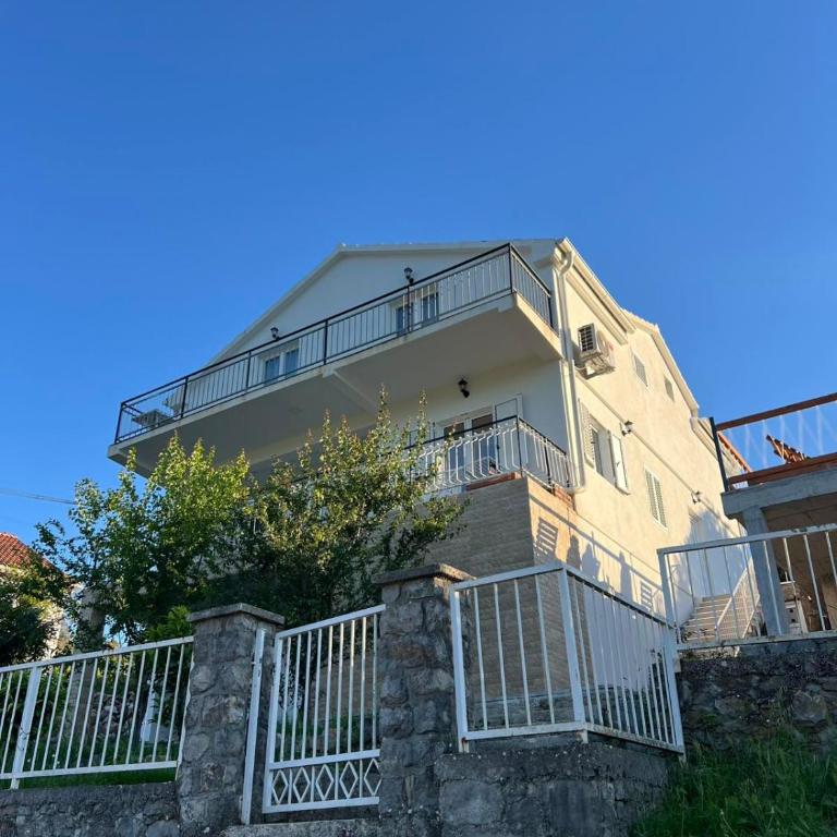 Villa Bubanja with shared pool - Two-Bedroom Apartment with Terrace and Sea View - 37