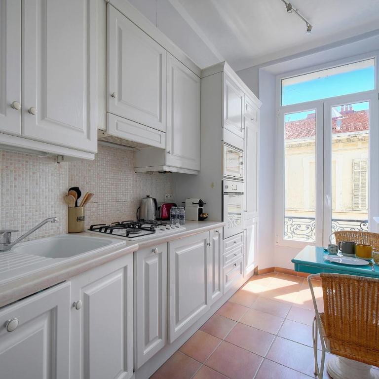 Lumineux 2 chambres, CARRE D'OR-COEUR DE CANNES A2B196 - Apartment mit Stadtblick - 2