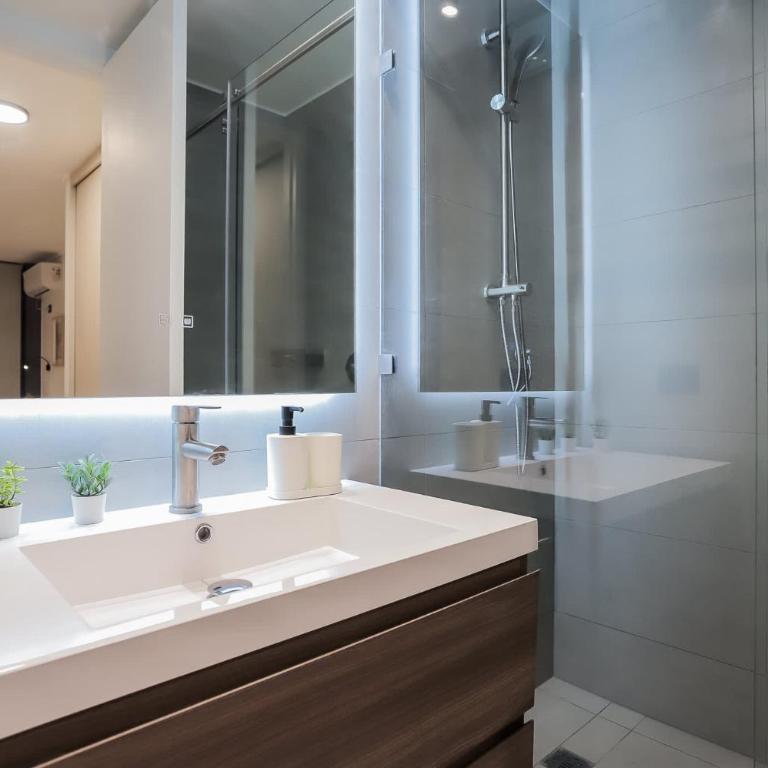 Prime Location In Las Condes Ideal For 3 - Apartamento - 9