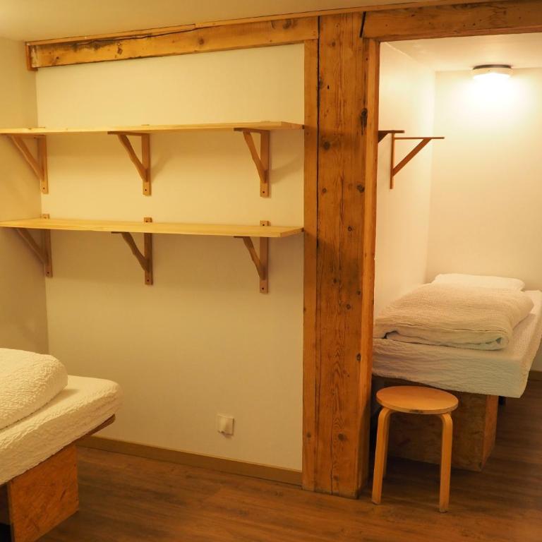 Auberge de Jeunesse HI La Clusaz - Posto Letto in Dormitorio Maschile - 3