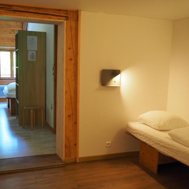 Auberge de Jeunesse HI La Clusaz - Posto Letto in Dormitorio Maschile - 2