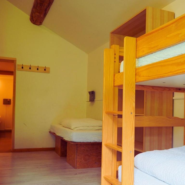 Auberge de Jeunesse HI La Clusaz - Posto Letto in Dormitorio Maschile - 6