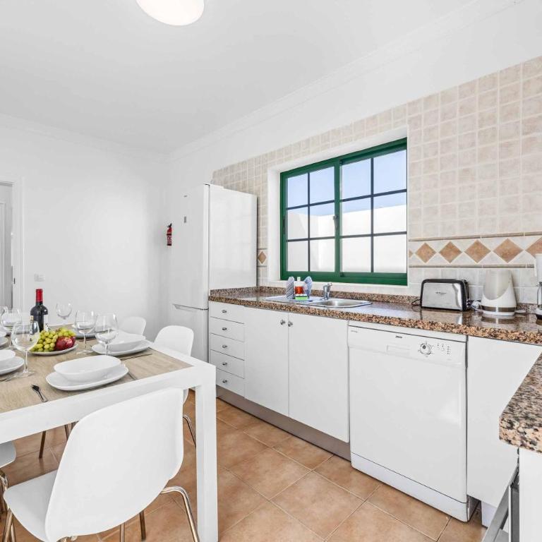 Villa Bonaci - Three-Bedroom Villa - 10