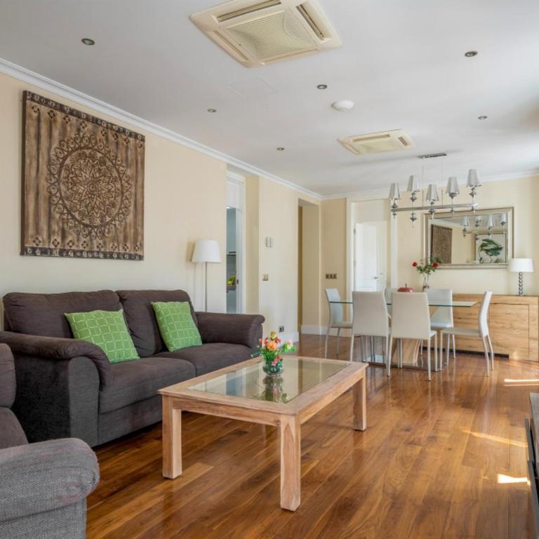 Bright with 7 balconies- 3 BDR 2BTH -Plaza Mayor - Apartamento - 2