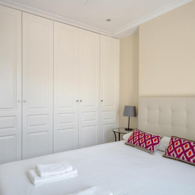 Bright with 7 balconies- 3 BDR 2BTH -Plaza Mayor - Apartamento - 8