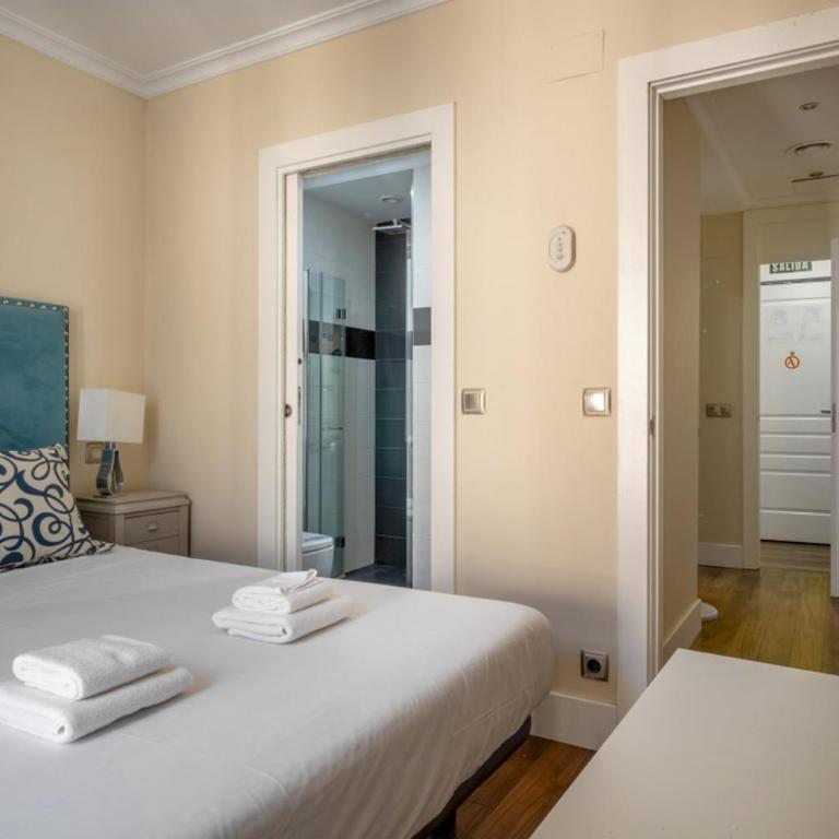 Bright with 7 balconies- 3 BDR 2BTH -Plaza Mayor - Apartamento - 10