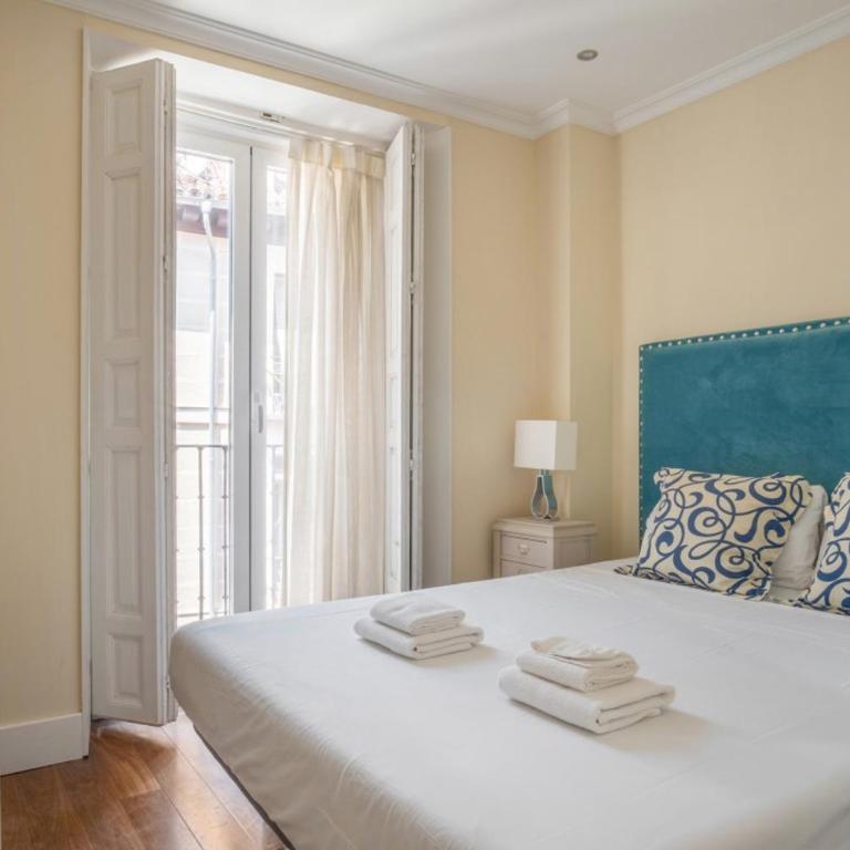 Bright with 7 balconies- 3 BDR 2BTH -Plaza Mayor - Apartamento - 11